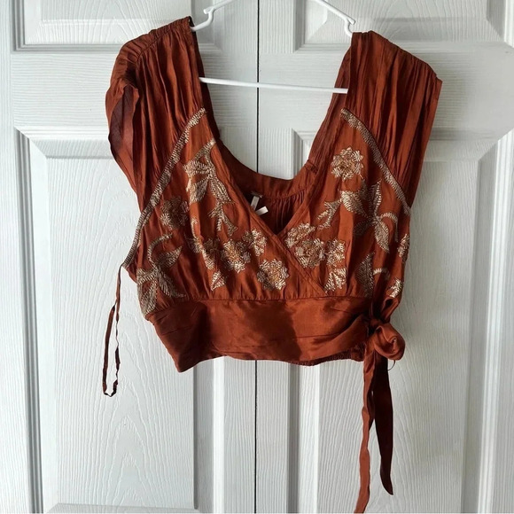 Free People Top Women's Sahara Embroidered Cropped Cross-front V Neck Size Med - Picture 2 of 5
